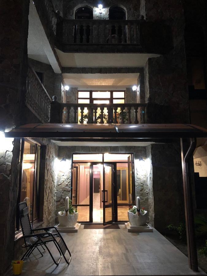 Hotel Гостевой Дом Siella Sochumi Exterior foto